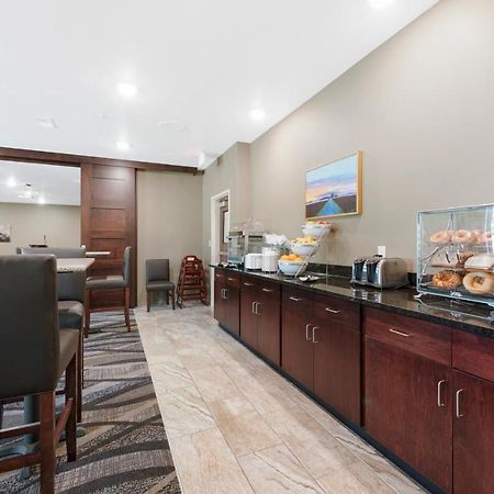 Cobblestone Hotel & Suites - Urbana Kültér fotó