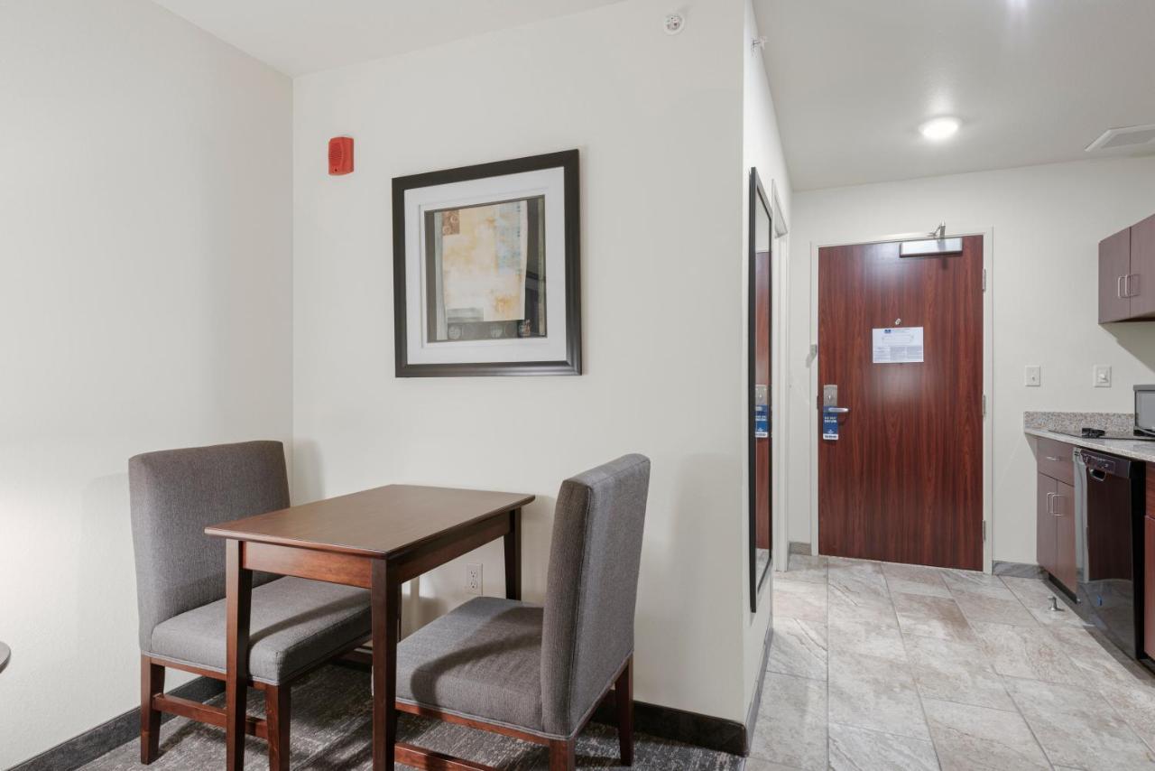 Cobblestone Hotel & Suites - Urbana Kültér fotó