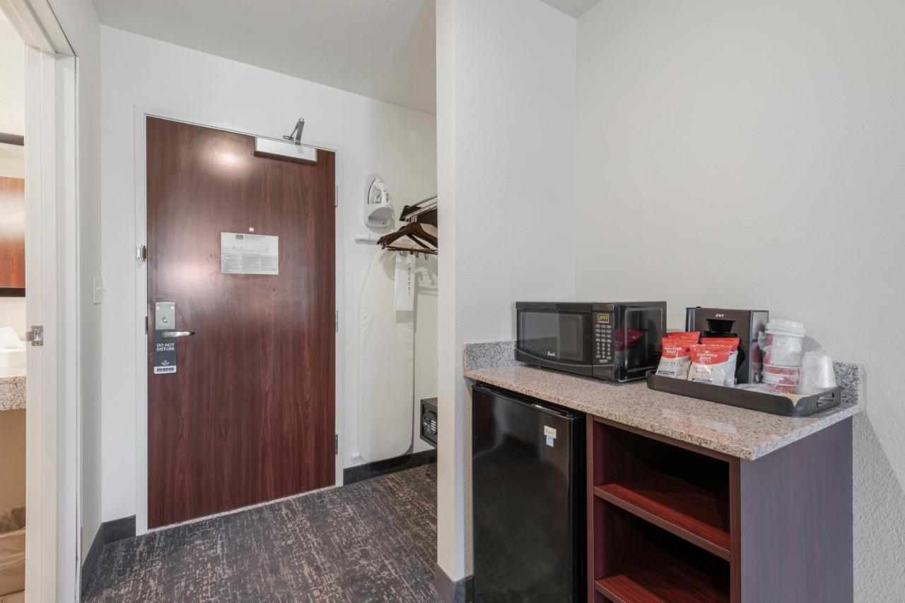 Cobblestone Hotel & Suites - Urbana Kültér fotó