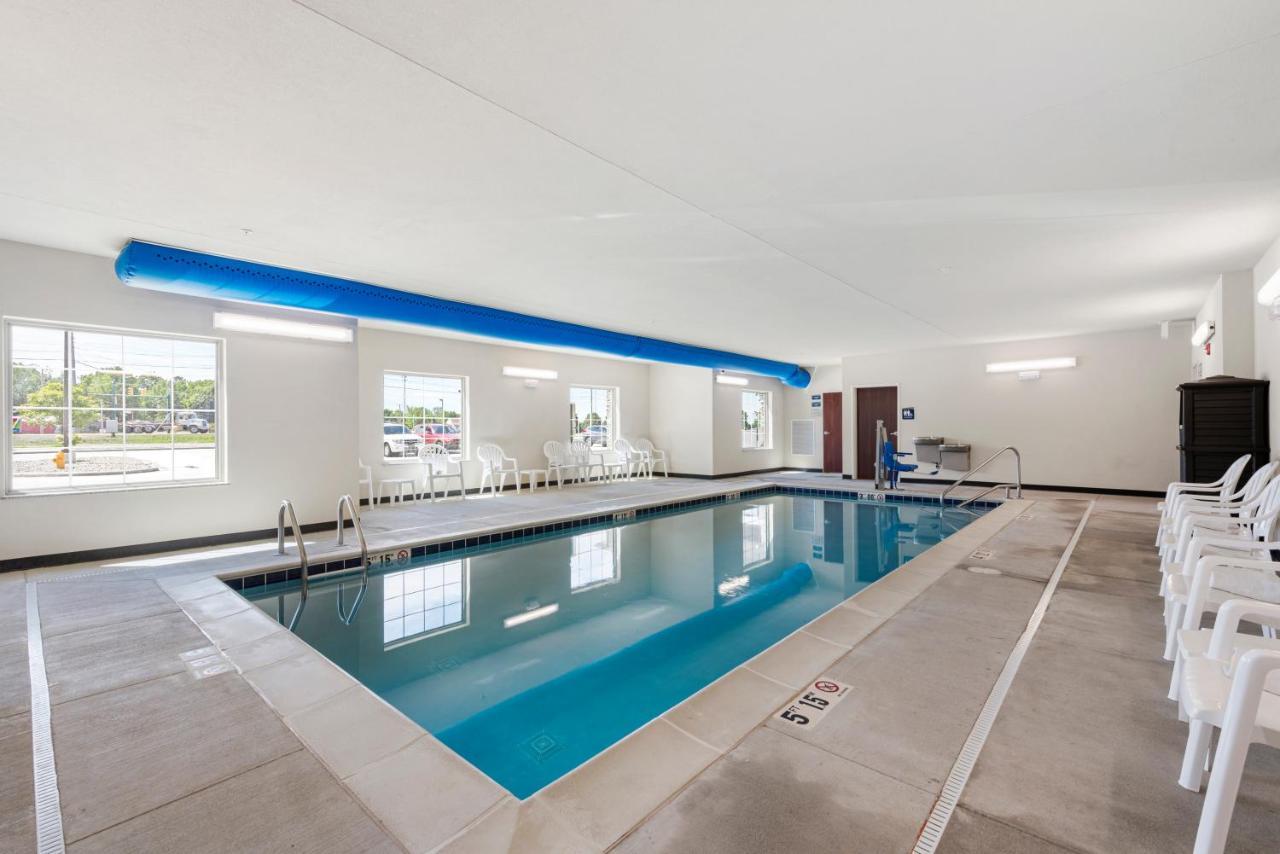 Cobblestone Hotel & Suites - Urbana Kültér fotó
